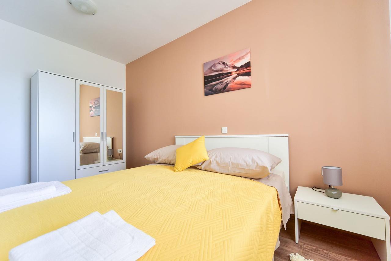 Deluxe Apartments Franic Sukošan Exterior foto