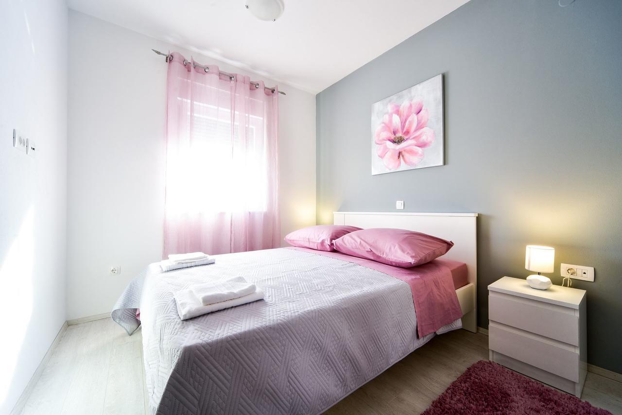 Deluxe Apartments Franic Sukošan Exterior foto