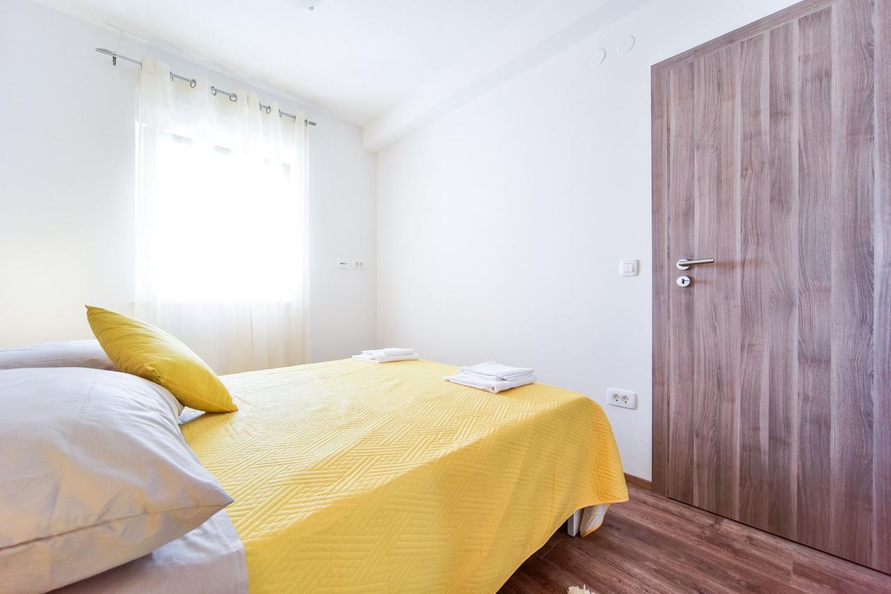 Deluxe Apartments Franic Sukošan Exterior foto