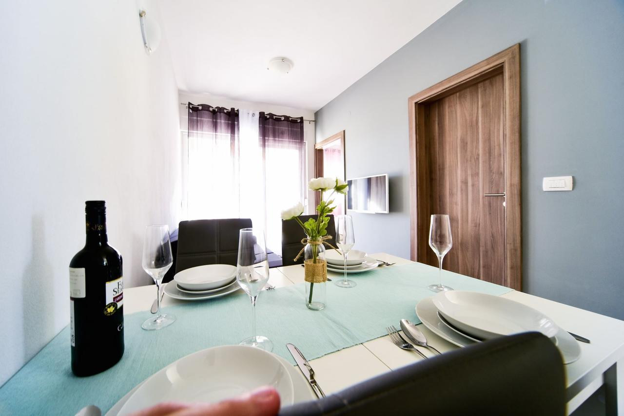 Deluxe Apartments Franic Sukošan Exterior foto