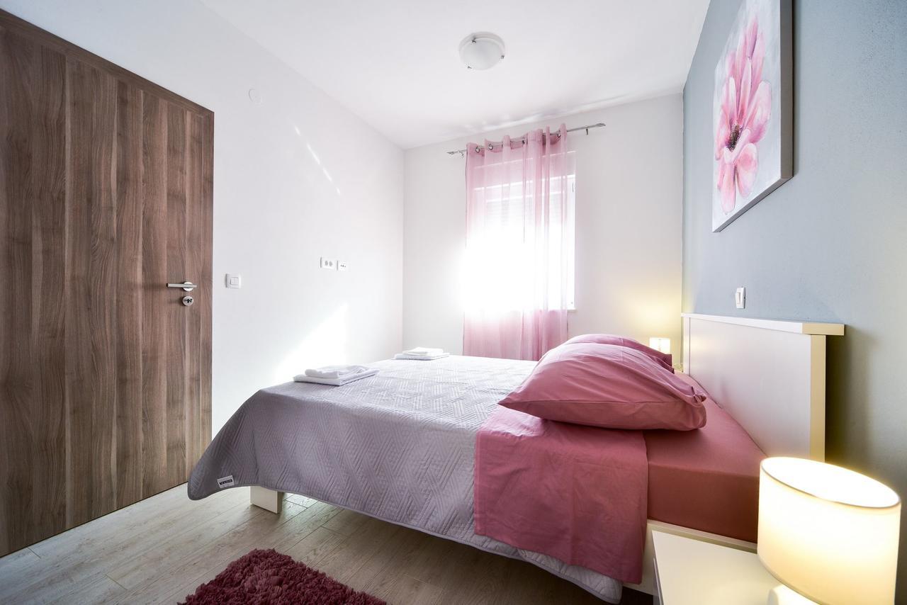 Deluxe Apartments Franic Sukošan Exterior foto