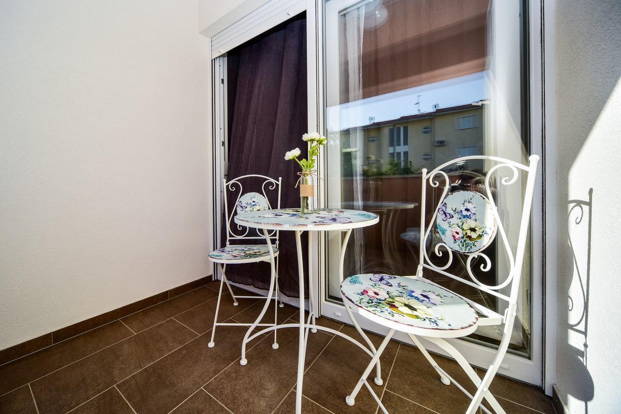 Deluxe Apartments Franic Sukošan Exterior foto
