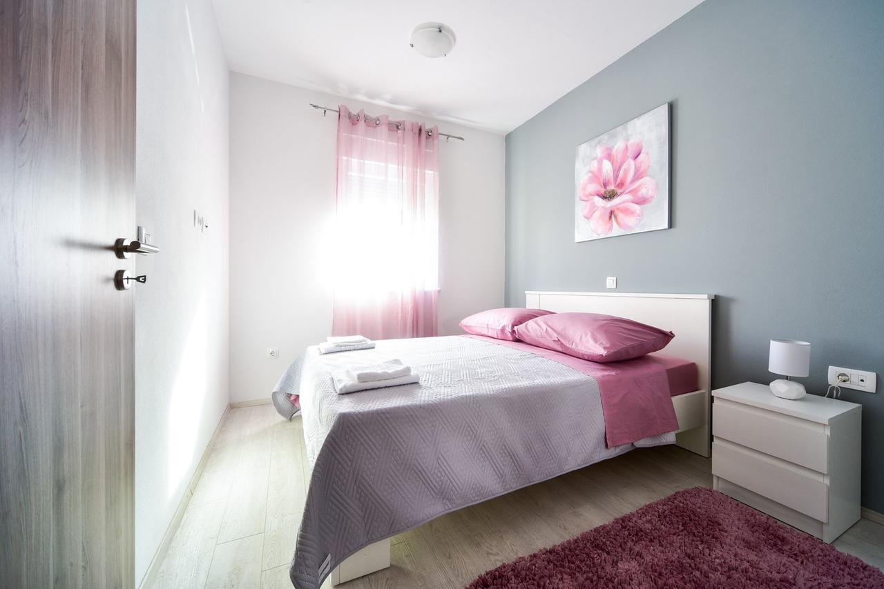 Deluxe Apartments Franic Sukošan Exterior foto