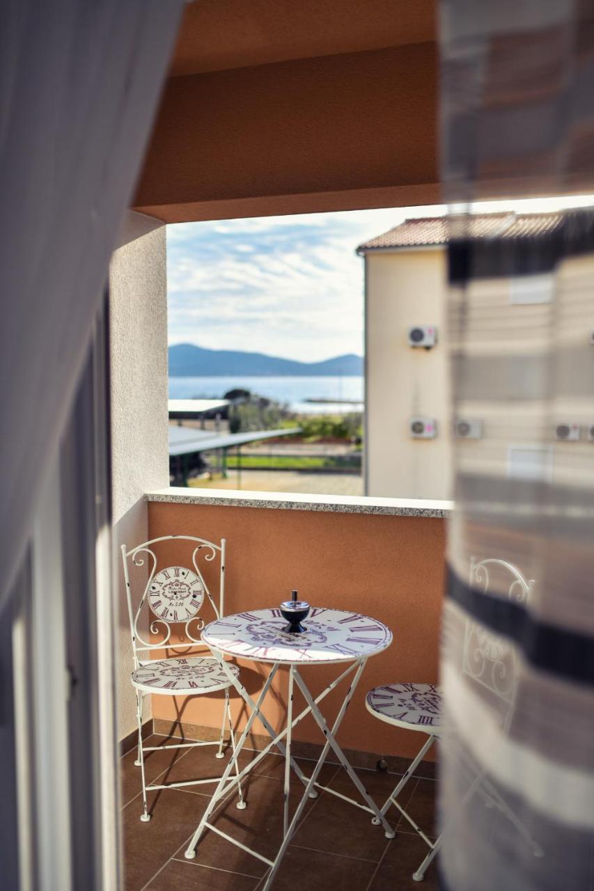 Deluxe Apartments Franic Sukošan Exterior foto