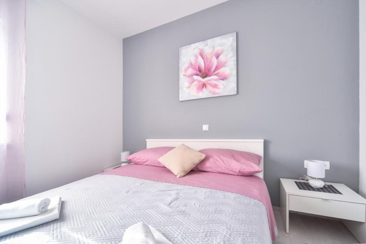 Deluxe Apartments Franic Sukošan Exterior foto