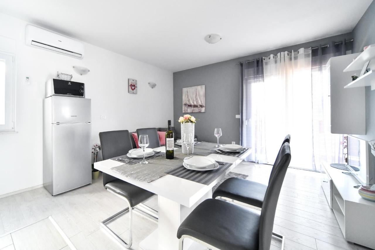 Deluxe Apartments Franic Sukošan Exterior foto