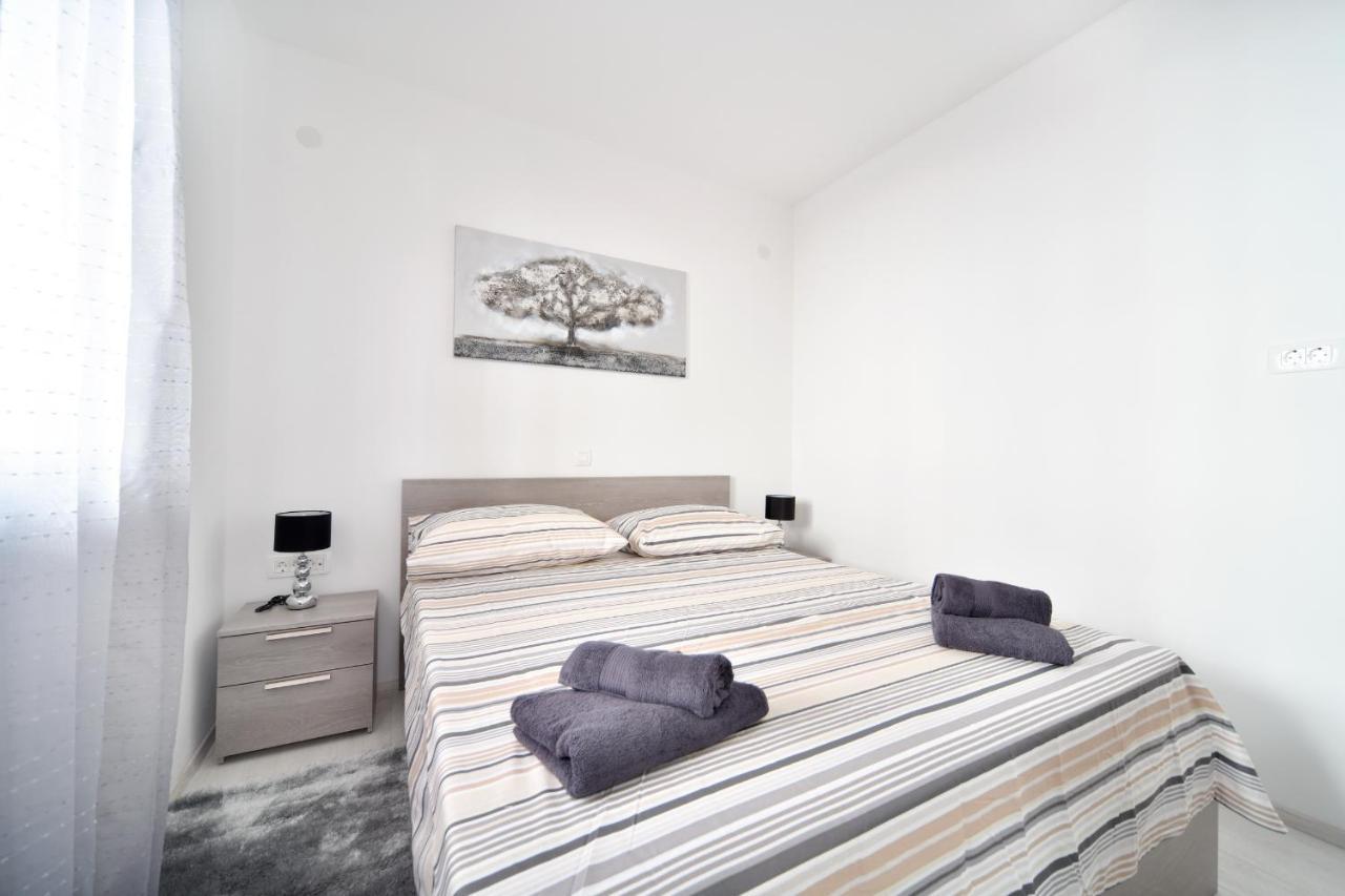 Deluxe Apartments Franic Sukošan Exterior foto
