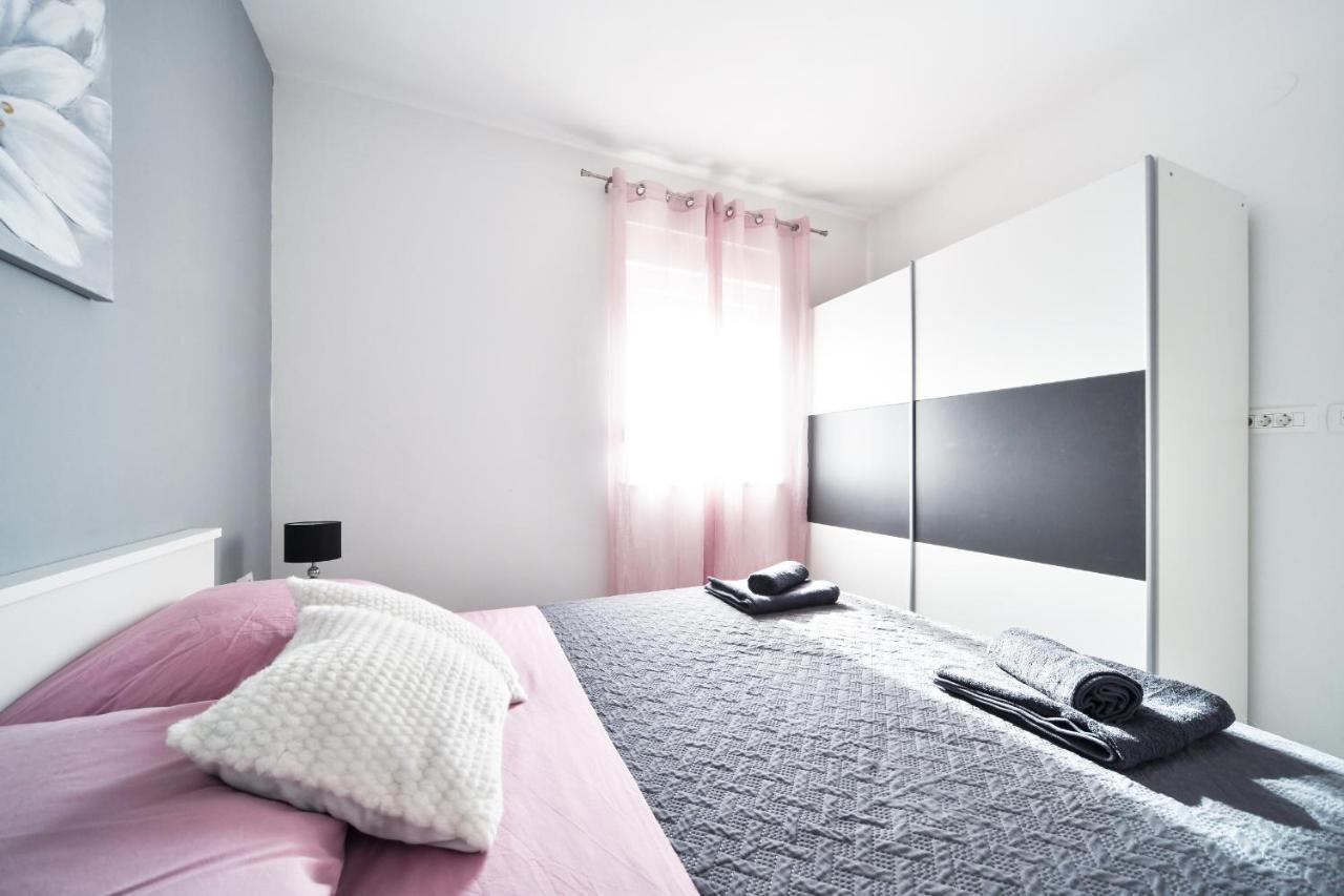 Deluxe Apartments Franic Sukošan Exterior foto