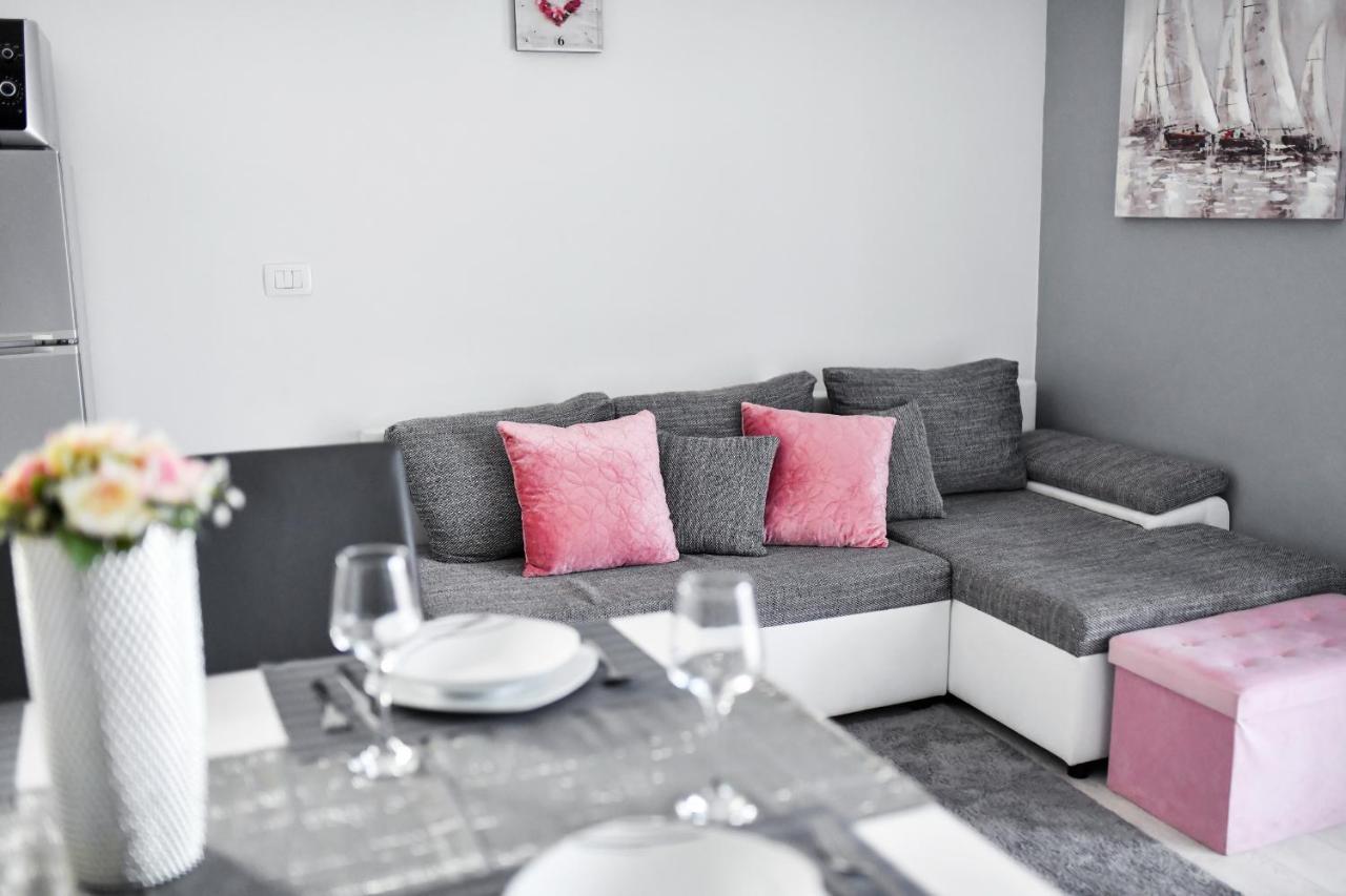 Deluxe Apartments Franic Sukošan Exterior foto